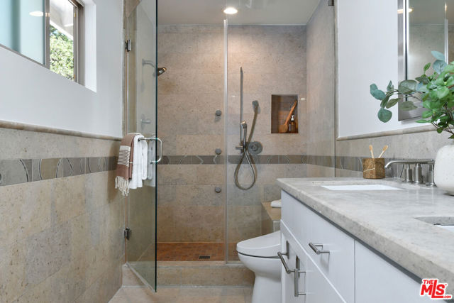 3471 Woodcliff Road, Sherman Oaks CA: https://media.crmls.org/mediaz/5c070c16-fe6d-4ef6-b7e7-229e8e2fc769.jpg