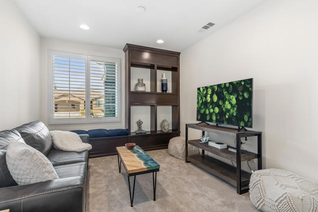 Image 21 of 45 For 84345 Volare Avenue