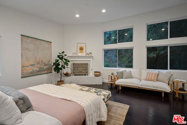 2180 Laurel Canyon Boulevard, Los Angeles CA: https://media.crmls.org/mediaz/5c085893-d892-4df6-a928-53f91a3e90e9.jpg