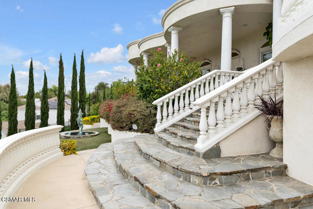 932 Rosario Drive, Thousand Oaks CA: https://media.crmls.org/mediaz/5c08bcbc-28e8-43be-bfbb-fe57ada790d9.jpg