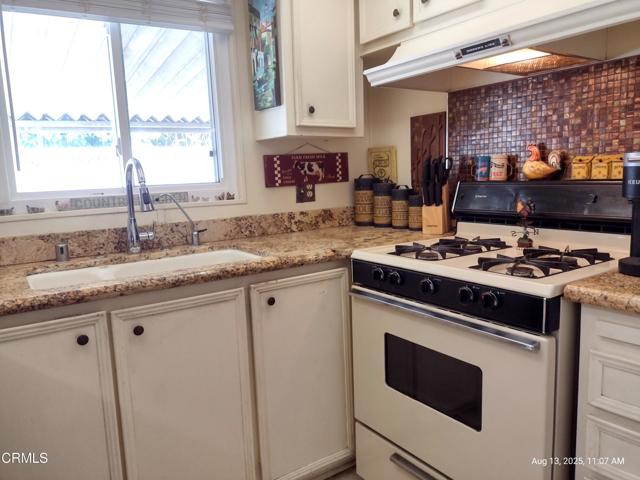 Detail Gallery Image 5 of 40 For 135 Tranquila Dr #61,  Camarillo,  CA 93012 - 3 Beds | 2 Baths