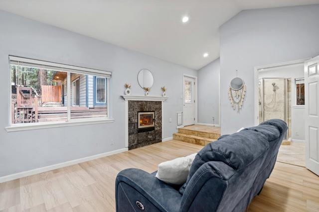 18460 Circle Drive, Los Gatos CA: https://media.crmls.org/mediaz/5c09aa5f-8243-4e3d-a87c-311b53aa0f9a.jpg