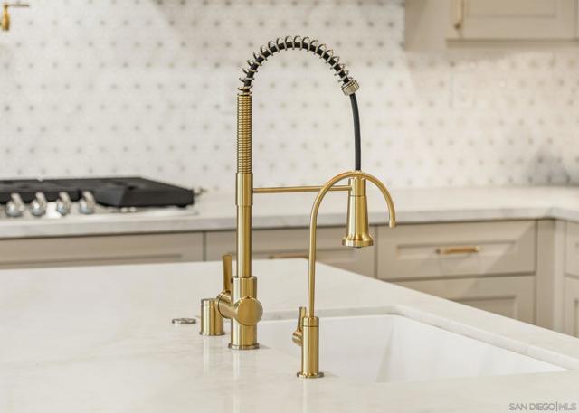 10528 Pinion Trl, Escondido CA: https://media.crmls.org/mediaz/5c0a3b26-bf91-42b9-a261-66160b92abd9.jpg