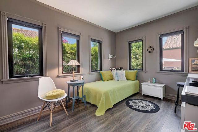 100 N Arden Boulevard, Los Angeles CA: https://media.crmls.org/mediaz/5c0a445b-d908-4ede-8df6-c09e8afa9c5c.jpg