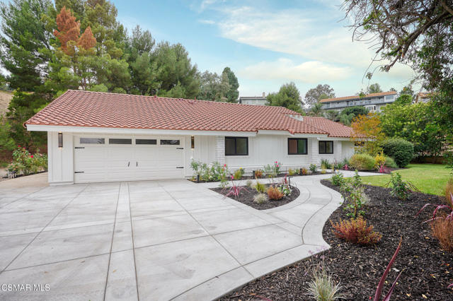 674 Lautrec Court, Thousand Oaks CA: https://media.crmls.org/mediaz/5c0b2580-ed22-484e-82f6-a61514c16548.jpg
