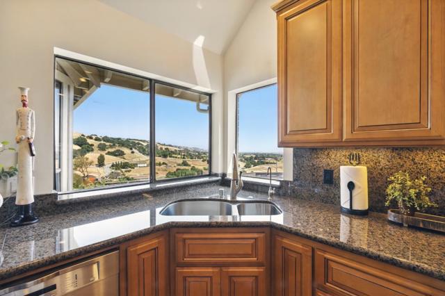 2525 Bridle Path Drive, Gilroy CA: https://media.crmls.org/mediaz/5c0b7151-f3c9-4edf-a43f-12ab5cce1c57.jpg