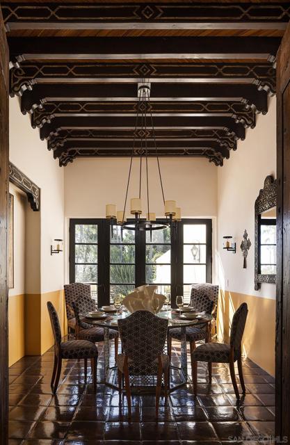6977 Las Colinas, Rancho Santa Fe CA: https://media.crmls.org/mediaz/5c0b7b1e-c8a8-42ad-a253-732fd8cd7180.jpg