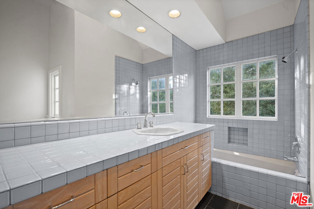 MLS #25602713 image #63