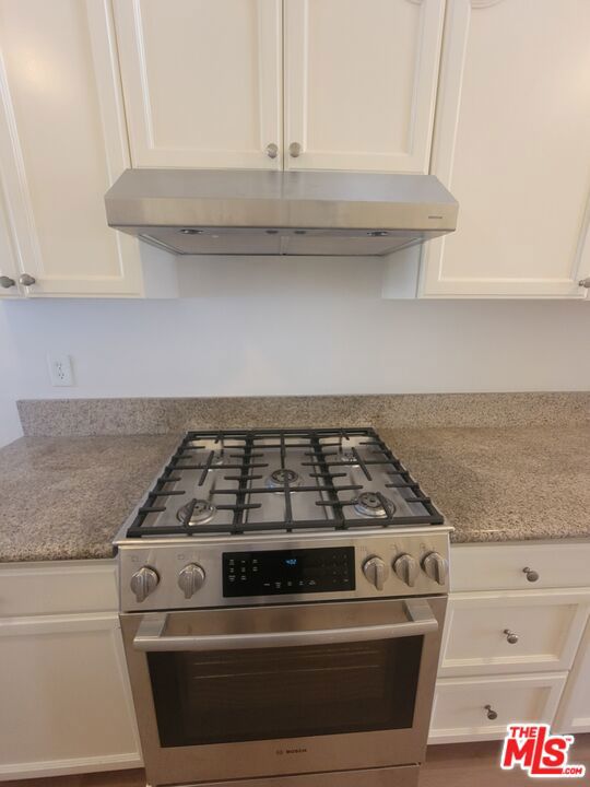 5306 Vantage Avenue, Valley Village CA: https://media.crmls.org/mediaz/5c0d7ae3-a043-45d8-bc39-1407abcf6083.jpg