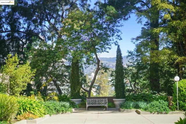 1 Kelton Ct, Oakland CA: https://media.crmls.org/mediaz/5c0dcef4-c00f-4743-b86b-d8fa2147e8a9.jpg