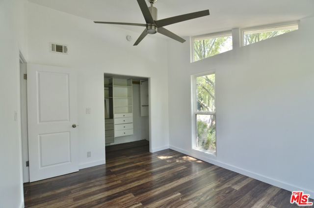 9342 Debra Avenue, North Hills CA: https://media.crmls.org/mediaz/5c0e021f-8e0d-4e1b-95c2-4ee0059ec78e.jpg