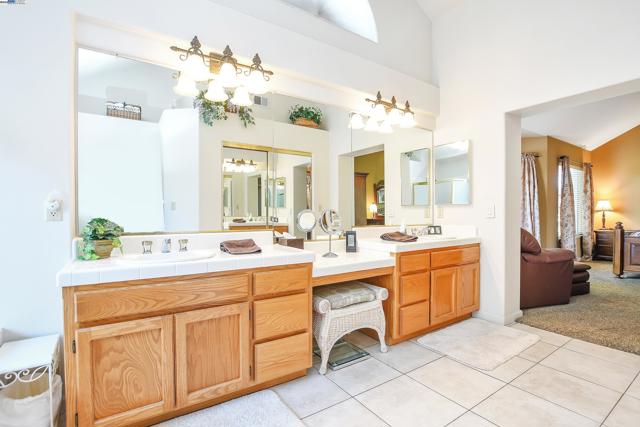 4528 Fallow Way, Antioch CA: https://media.crmls.org/mediaz/5c0f1180-3972-4367-8583-91e5e8f24139.jpg