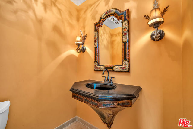 4311 Coquette Place, Tarzana CA: https://media.crmls.org/mediaz/5c0fb511-5318-4ace-a4f9-24f32b0491fc.jpg