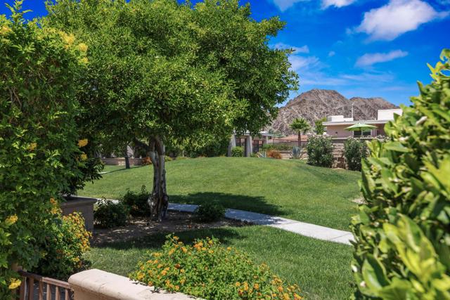48114 Calle Seranas, La Quinta CA: https://media.crmls.org/mediaz/5c1019f4-6358-4f0d-b278-fd317d8c07f7.jpg