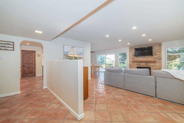 Detail Gallery Image 3 of 45 For 1454 Romance Rd, Escondido,  CA 92029 - 3 Beds | 2 Baths