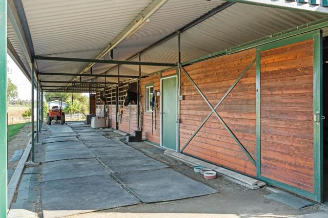 9900 Walter Welsher Court, Gilroy CA: https://media.crmls.org/mediaz/5c106923-ab6f-4428-ac1c-9d44e1bdfb7f.jpg