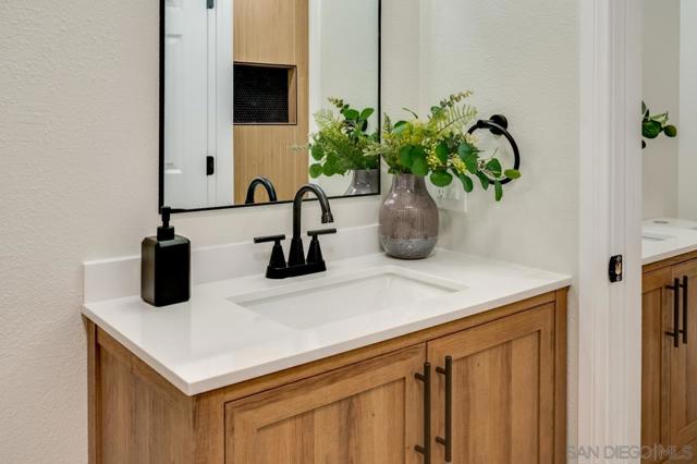 12575 Oaks North Dr., San Diego CA: https://media.crmls.org/mediaz/5c106948-dfda-452d-9884-13fd7a74b809.jpg