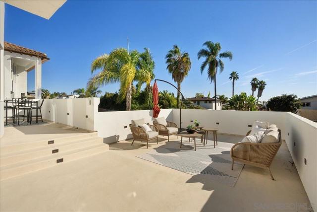 819 Van Nuys St, San Diego CA: https://media.crmls.org/mediaz/5c106bd8-92d0-4215-beb1-b792e5aa8b10.jpg