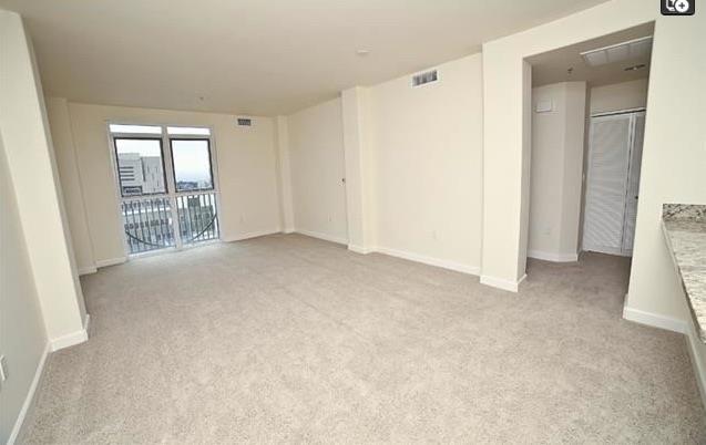 423 7th Street, Oakland CA: https://media.crmls.org/mediaz/5c10820f-8908-46d8-9fa4-c7d78d205419.jpg