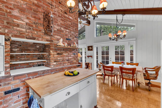 54640 Marian View Drive, Idyllwild CA: https://media.crmls.org/mediaz/5c111442-9414-44ec-8f59-4e3ea9892974.jpg