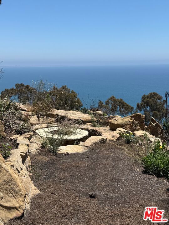 20540 Pinnacle Way, Malibu CA: https://media.crmls.org/mediaz/5c112e6c-af59-49d4-baa1-2fb4a7c3b41b.jpg