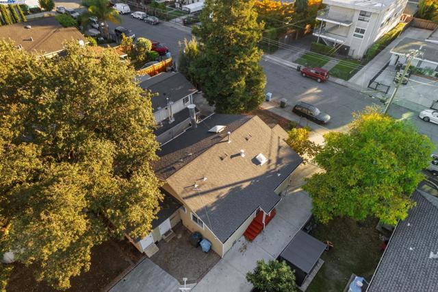 2825 Marlborough Avenue, Redwood City CA: https://media.crmls.org/mediaz/5c117962-9232-4d6d-b176-46ee32b31c75.jpg