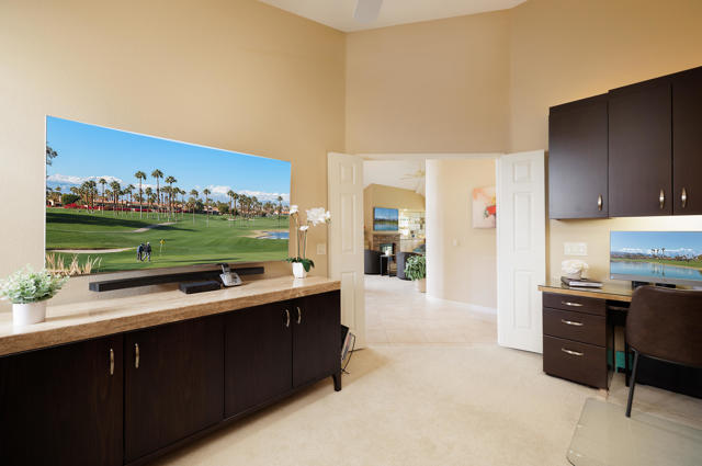 101 Desert Falls Drive, Palm Desert CA: https://media.crmls.org/mediaz/5c1221b6-e176-4fc6-ad3d-bba65435b231.jpg