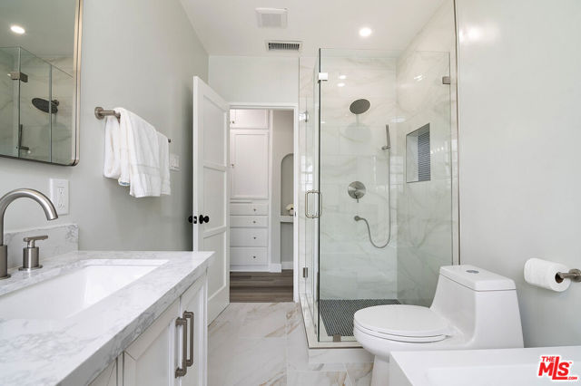 8456 Byrd Avenue, Inglewood CA: https://media.crmls.org/mediaz/5c123ea8-bbfe-4f43-8b1d-7e4abf9269a1.jpg