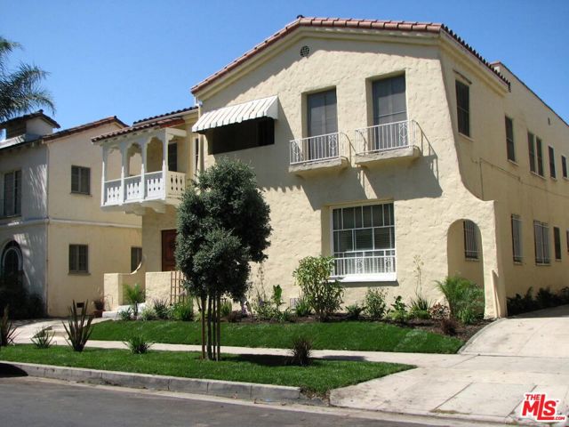 347 N Curson Avenue, Los Angeles CA: https://media.crmls.org/mediaz/5c12cbc6-f831-4ac5-b82a-760546dcbfae.jpg