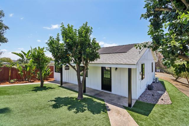 1797 99 Rabbit Hill, Fallbrook CA: https://media.crmls.org/mediaz/5c12d38a-6d65-4169-b680-65be9b093ce3.jpg