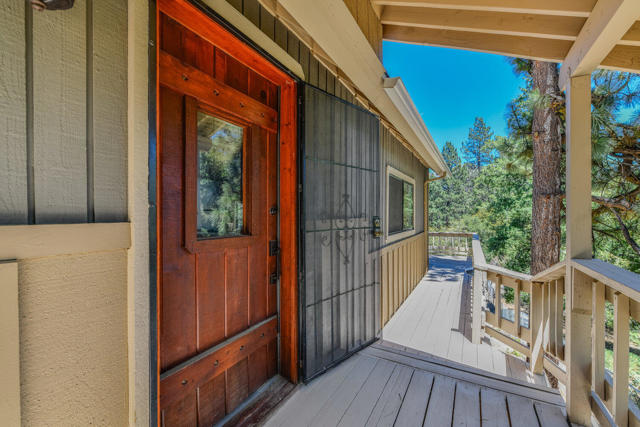 24873 Ponderosa Drive, Idyllwild CA: https://media.crmls.org/mediaz/5c130bc9-c303-45bd-85c3-a8db2a25962d.jpg