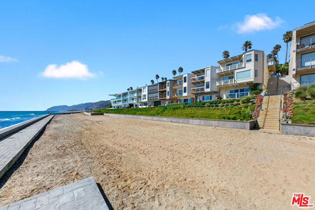 11856 Beach Club Way, Malibu CA: https://media.crmls.org/mediaz/5c131c64-7623-45bc-ac1f-6964a130667d.jpg