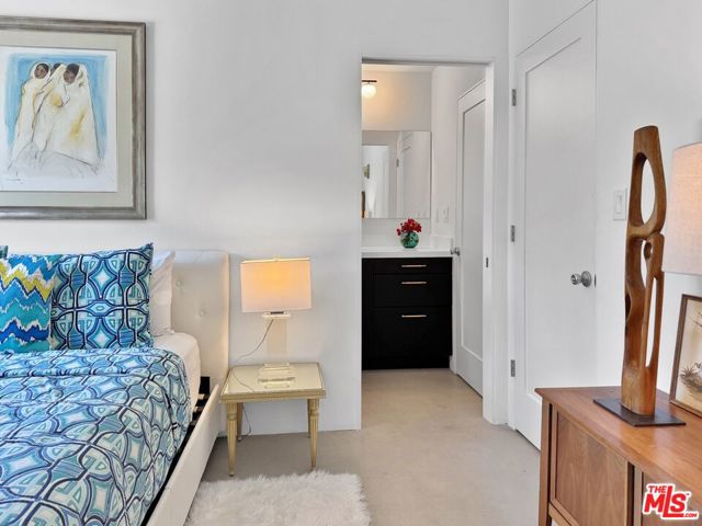 2235 E Paseo Gracia, Palm Springs CA: https://media.crmls.org/mediaz/5c13efc2-94f9-4e90-b047-52da9f8f877a.jpg