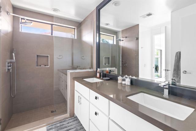 54877 Inverness Way, La Quinta CA: https://media.crmls.org/mediaz/5c140fc9-fefb-4e5d-b9eb-fcd6bf301979.jpg
