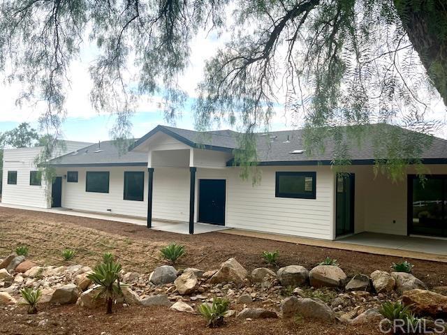 15176 Vali Hai Rd, Poway CA: https://media.crmls.org/mediaz/5c145cab-e23b-4e81-ac05-e258975c78cd.jpg