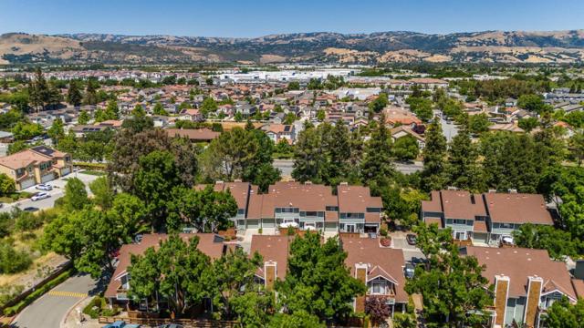 18013 Hillwood Lane, Morgan Hill CA: https://media.crmls.org/mediaz/5c146bce-1d4b-48e1-a33f-1f562e57a353.jpg
