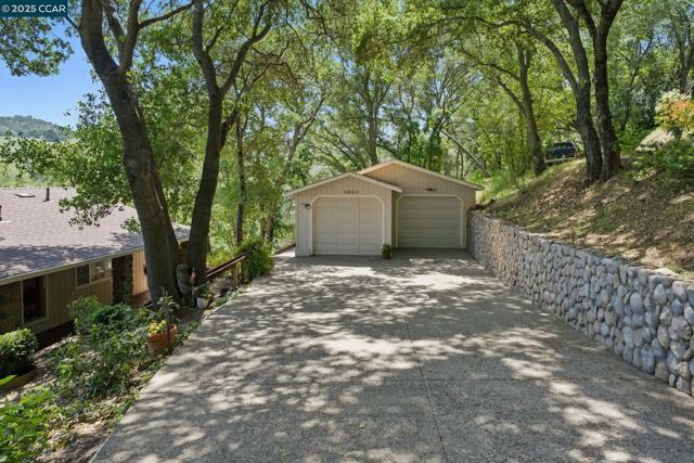 3648 Morgan Territory Rd, Clayton CA: https://media.crmls.org/mediaz/5c14d2fa-7750-4424-9da5-7f651ca1c28a.jpg