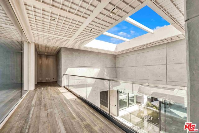 11824 Ellice Street, Malibu CA: https://media.crmls.org/mediaz/5c14e7a0-a855-47dd-b34c-c76da2d6af58.jpg