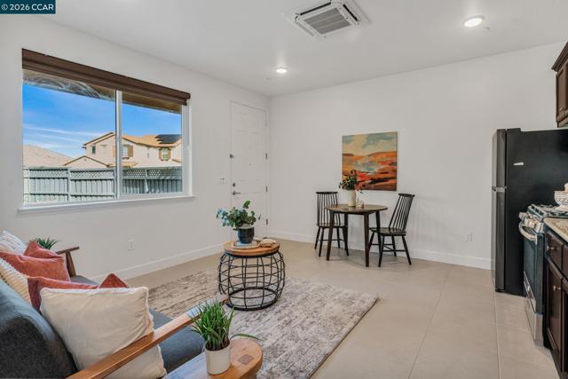 1553 S Perkins Place, Mountain House CA: https://media.crmls.org/mediaz/5c150136-7fc3-4657-acf0-bab5b0bdf29c.jpg