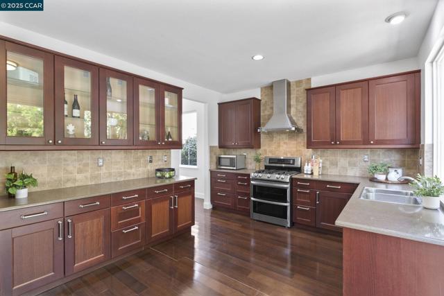 631 Summerwood Dr, Brentwood CA: https://media.crmls.org/mediaz/5c157354-a318-4245-8611-2100129ed01f.jpg