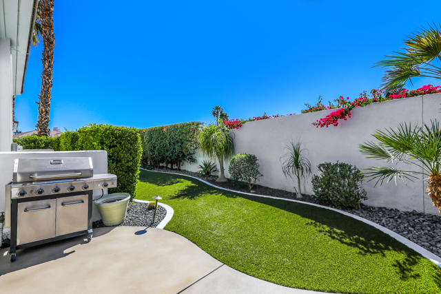 80360 Via Valerosa, La Quinta CA: https://media.crmls.org/mediaz/5c1592e3-1c9a-4ef3-b754-35e4e220287d.jpg