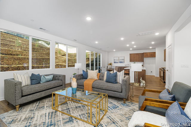 15217 Dawning CT, Lake Elsinore CA: https://media.crmls.org/mediaz/5c15e2a6-f089-4a5f-8298-3f7b4384f969.jpg