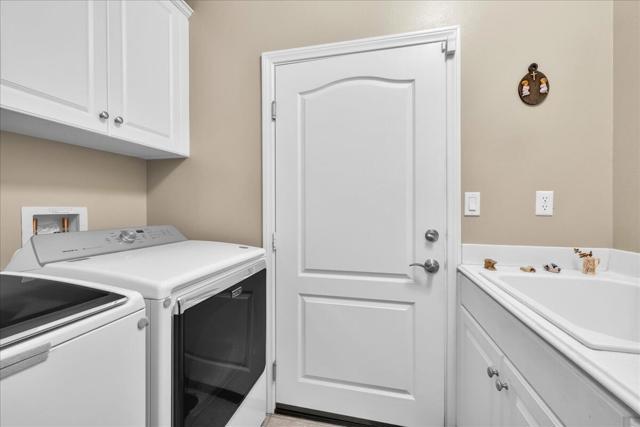 3854 Blue Sky Way, Palm Springs CA: https://media.crmls.org/mediaz/5c162d4e-f2cf-46ae-9a7a-c483905c6526.jpg