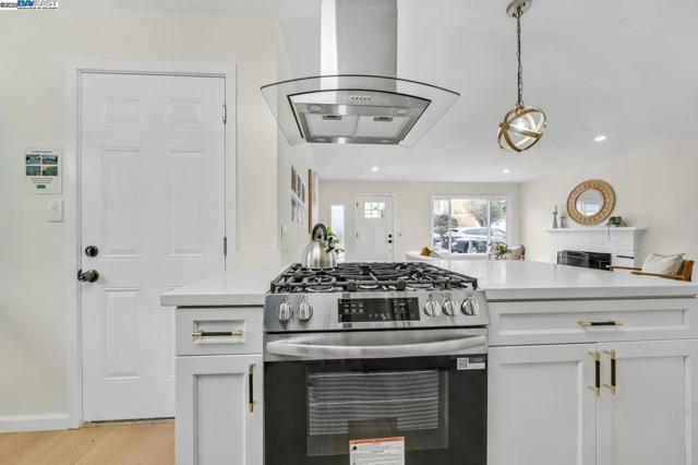 1541 Merced Street, Richmond CA: https://media.crmls.org/mediaz/5c172b58-a520-4f1f-b76e-506c4a95cb27.jpg