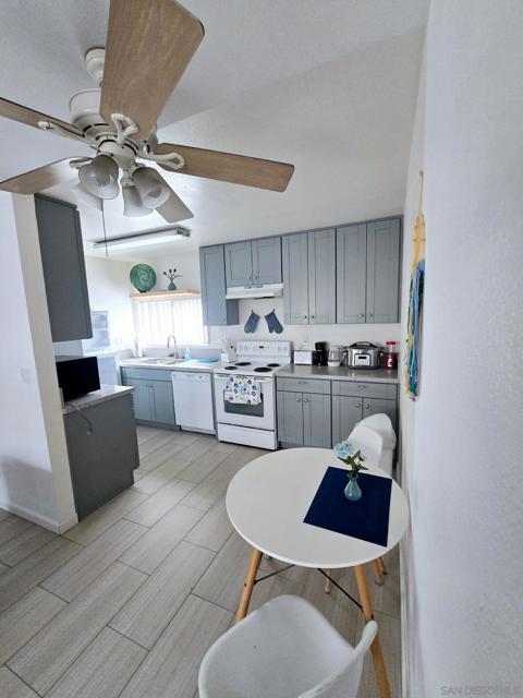 6333 Mount Ada Rd., Clairemont Mesa CA: https://media.crmls.org/mediaz/5c1773f7-e293-40ff-813a-9e9483a14a31.jpg