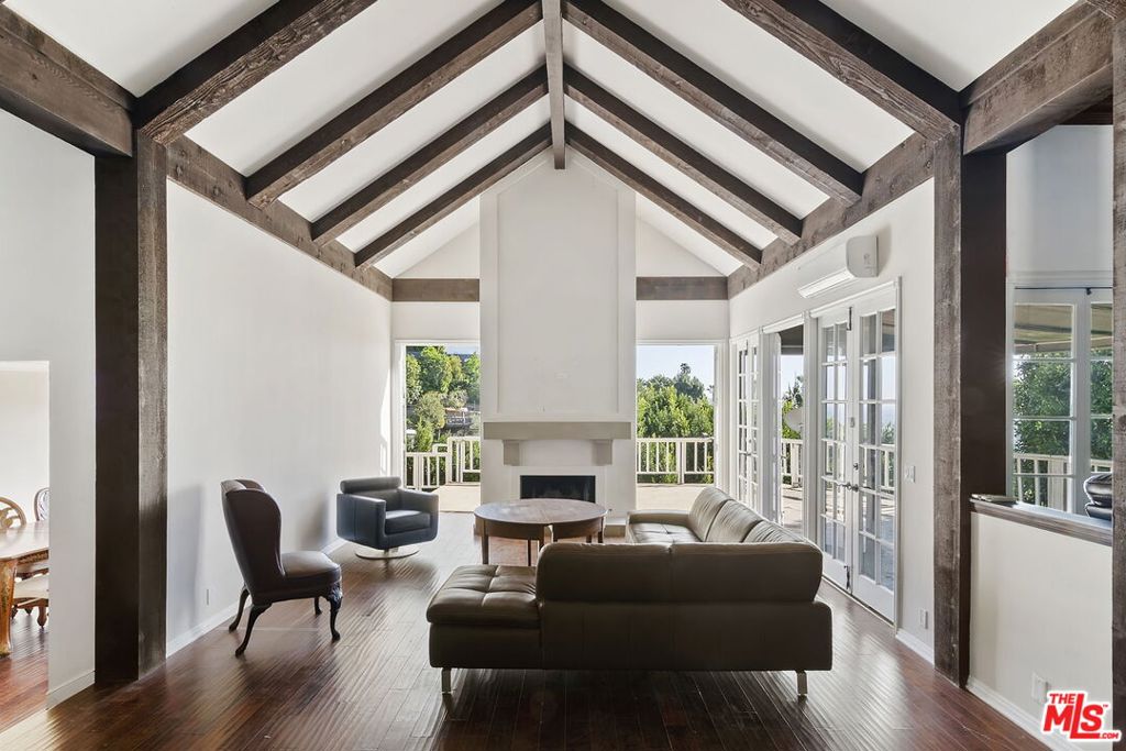 1478 Sunset Plaza Drive