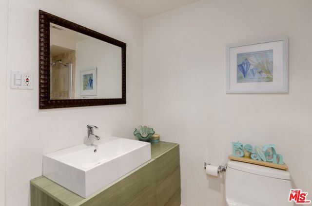 4337 Marina City Drive, Marina del Rey CA: https://media.crmls.org/mediaz/5c17a715-f28d-4057-b897-276c1d61b836.jpg