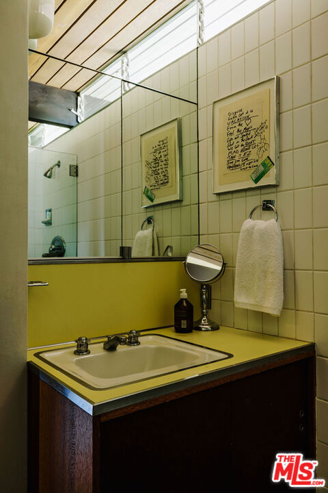 3319 Tareco Drive, Los Angeles CA: https://media.crmls.org/mediaz/5c17b877-a8b8-4c0d-8f60-53f423c41546.jpg