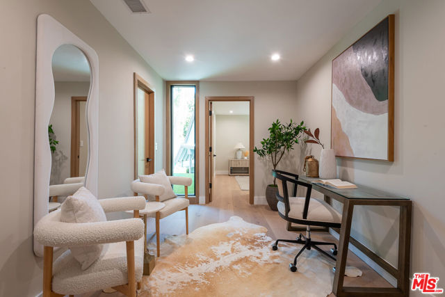 3977 Oeste Avenue, Studio City CA: https://media.crmls.org/mediaz/5c181414-5fa9-4024-b652-7e42596f586d.jpg
