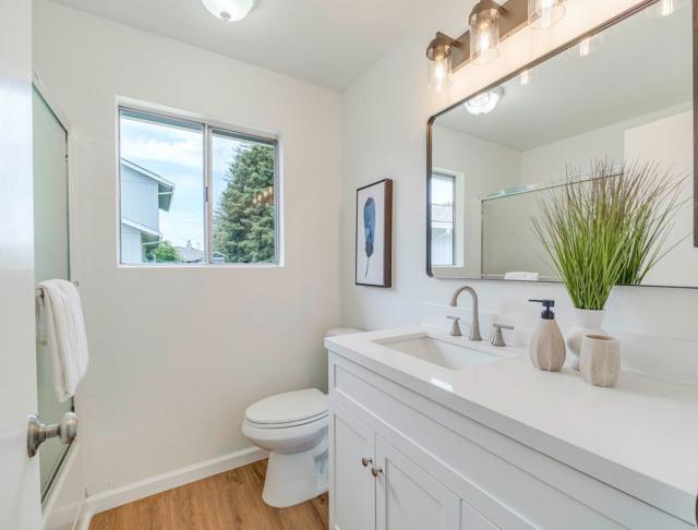 653 Martinique Court, San Jose CA: https://media.crmls.org/mediaz/5c187300-3c18-4dc8-96bb-8cb6d0cd4fc6.jpg